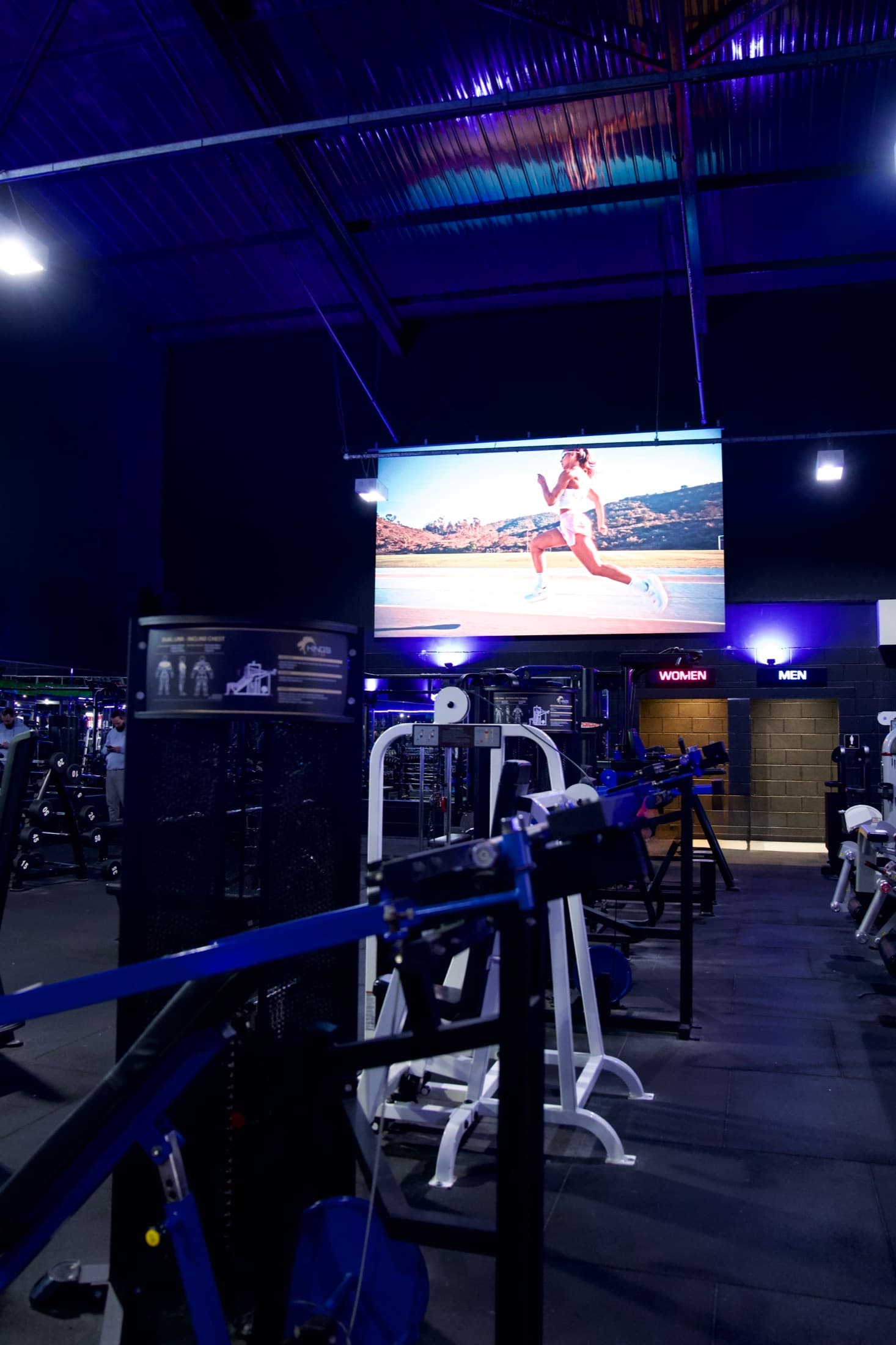 VYZR screen installed at Kings Gym, Farnworth, Bolton