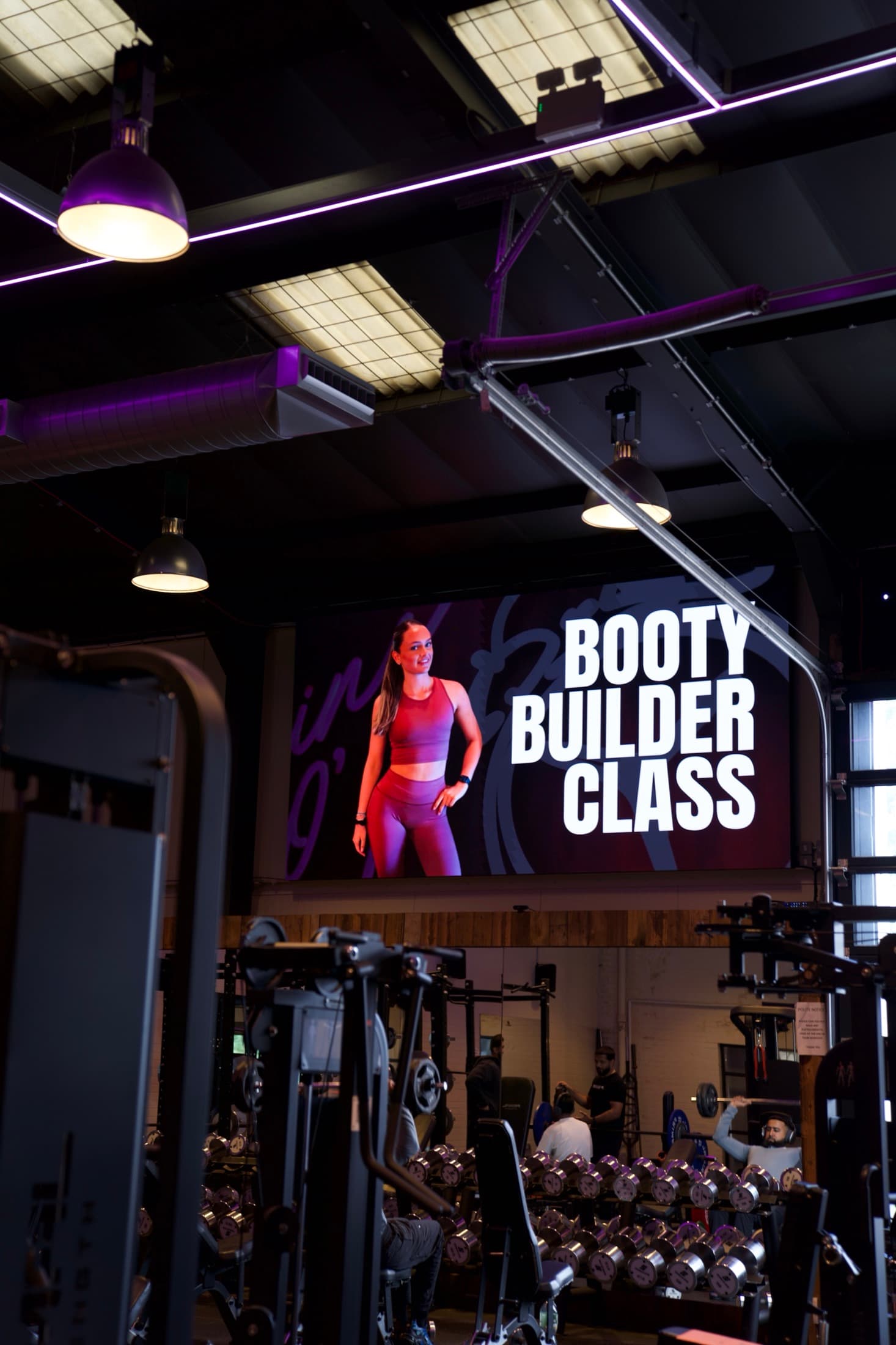 VYZR screen installed at Scholes Gym, Oldham